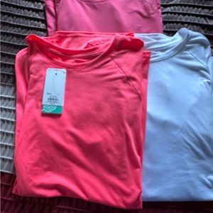 Tek Gear 3 short sleeve active wear Large.